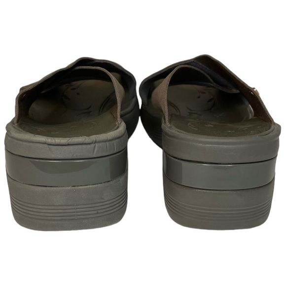 BZees Desire Slides Womens Size 7.5 Taupe Gray Slip On Wedge Criss Cross Sandals - Picture 8 of 8